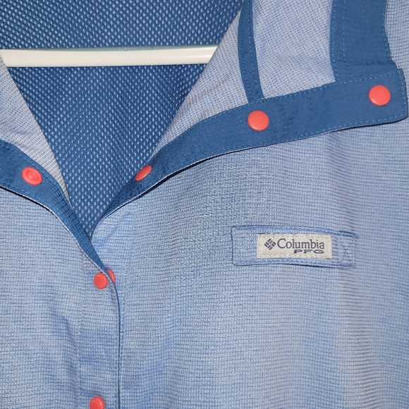 NWOT Columbia PFG Light Blue Pullover with Coral Snaps Size Large - Picture 3 of 5